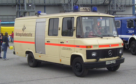 Rettungshundestaffel des DRK Hamburg - MB 407 D